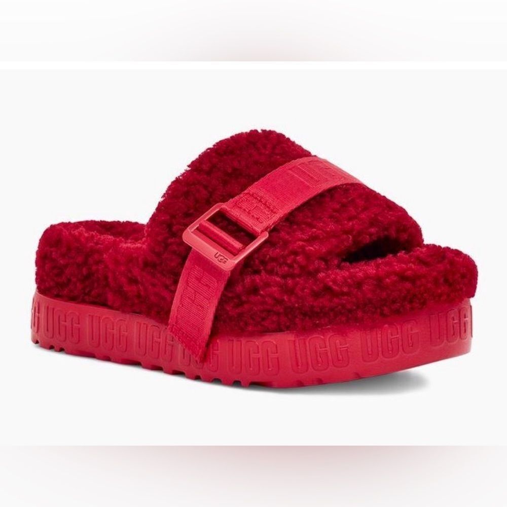 UGG Fluffita Slide sandals in the 'Ribbon Red' colorway. 10